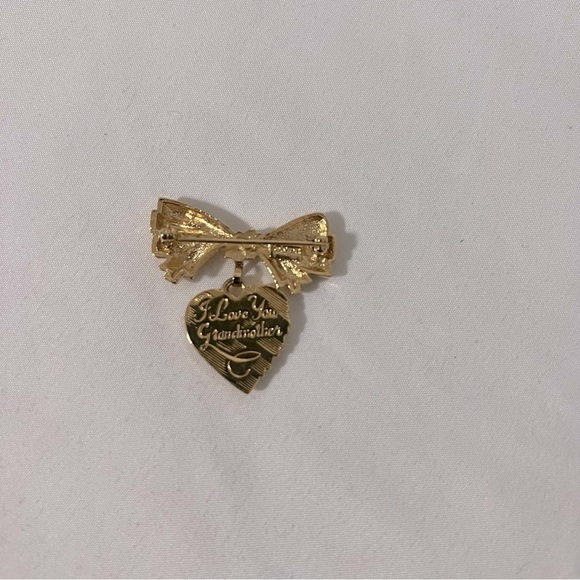 Vintage Avon Engraved Gold Tone Textured Ribbon Hanging Heart Brooch Pin EUC - Picture 3 of 4